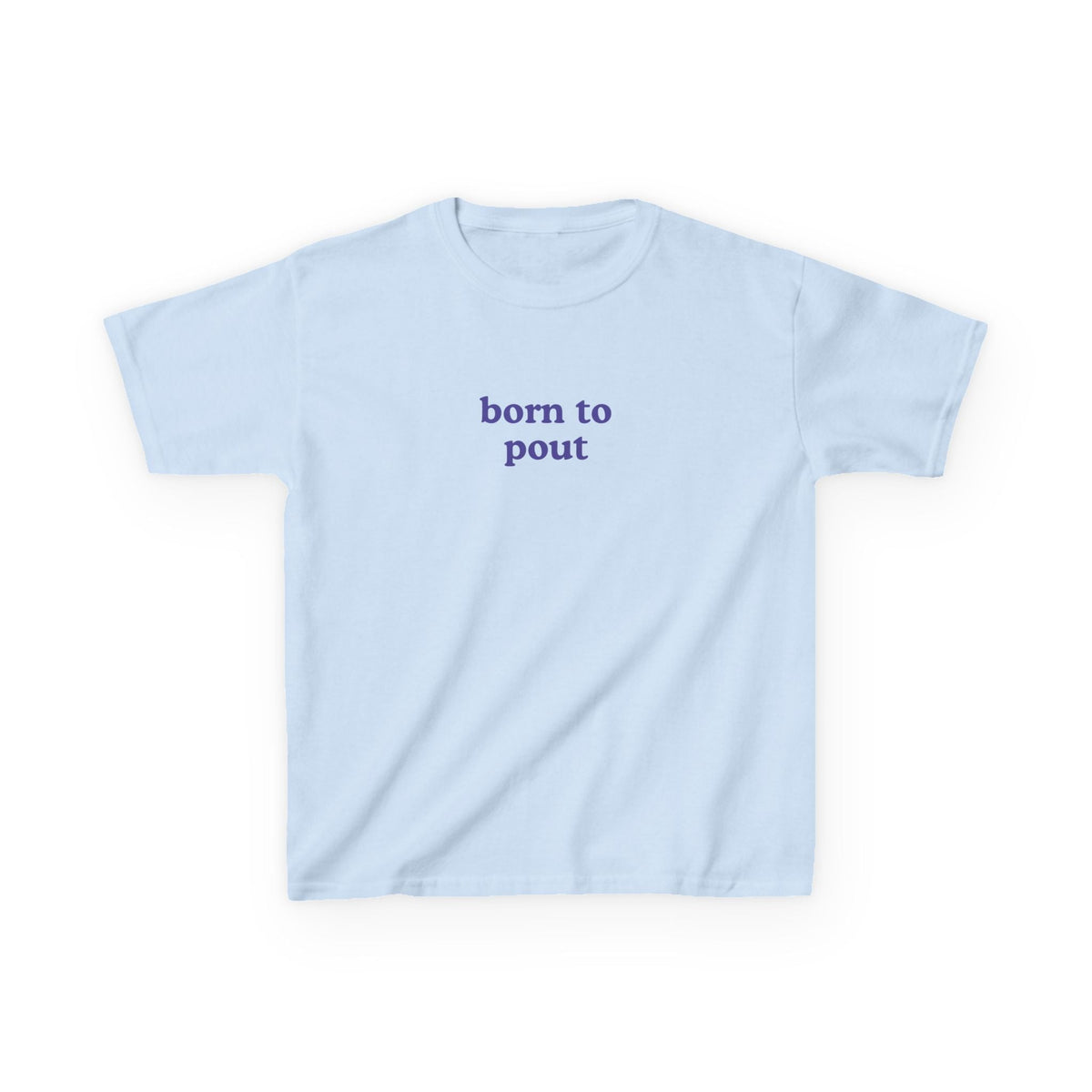 Born To Pout Brat Baby Tee — dettaglio della stampa