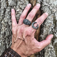 Calvarium Moon Ring — vista posteriore