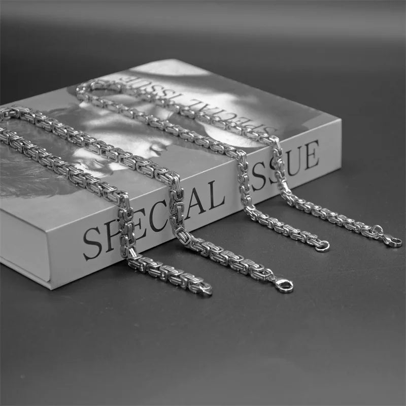 Chain Link Silver Necklace — dettaglio della stampa