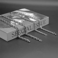 Chain Link Silver Necklace — dettaglio della stampa