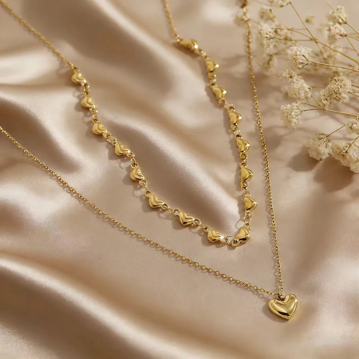 Chic Y2K Love Hearts and Heart Pendant Layered Necklace — vista posteriore