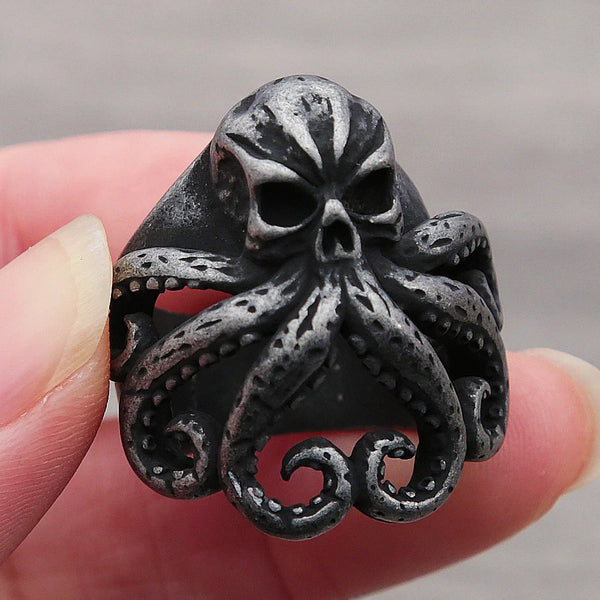 Chunky Y2K Pirate Skull Octopus Ring — vista frontale