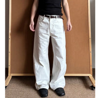 Classic Y2K Essential White Denim Jeans — vista frontale