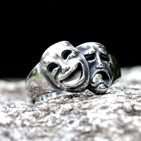 Cry and Smile Ring — vista posteriore