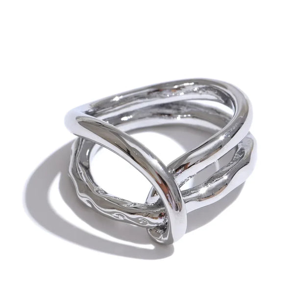 Dainty Aesthetic Twisted Chic Ring — vista frontale