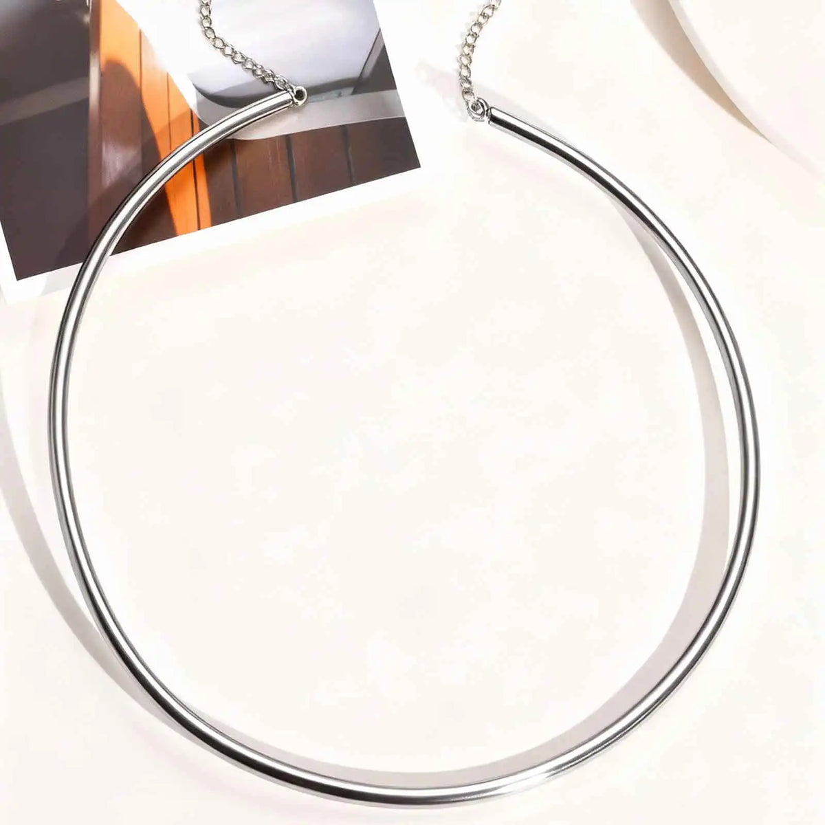Dainty Y2K Solid Choker Necklace — vista frontale