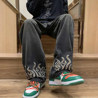 Embroidered Flame Logo Baggy Y2K Jeans — dettaglio della stampa