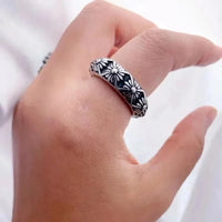 Flower Repeat Ring — vista posteriore