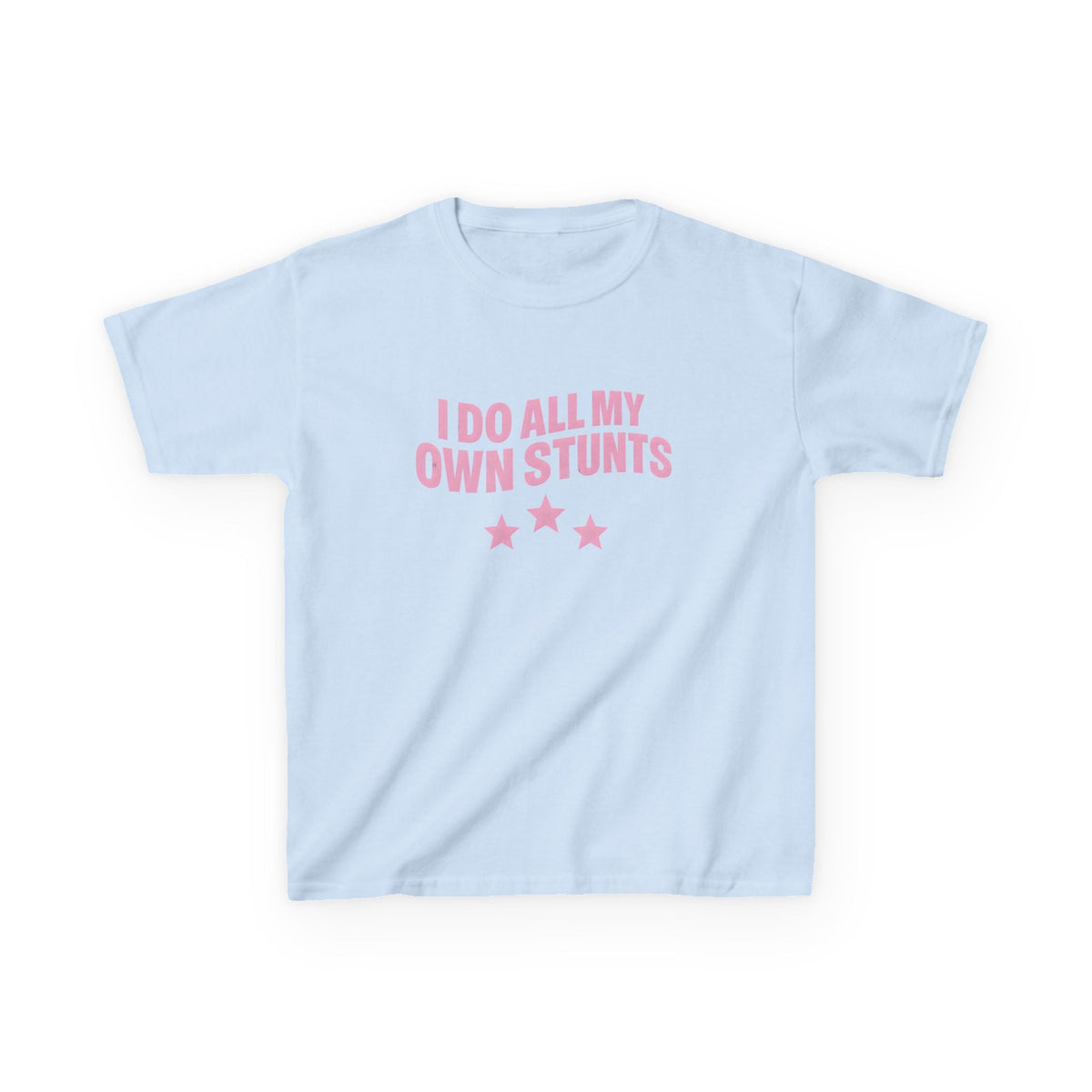 I Do All My Own Stunts Graphic Baby Tee — dettaglio della stampa