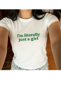 I'm Literally Just A Girl Graphic Baby Tee — dettaglio del tessuto