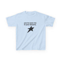 In Your Dreams Graphic Baby Tee — dettaglio della stampa