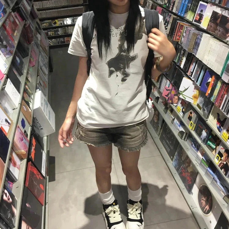 Japanese Grunge Y2K Rockstar Graphic T Shirt — vista frontale