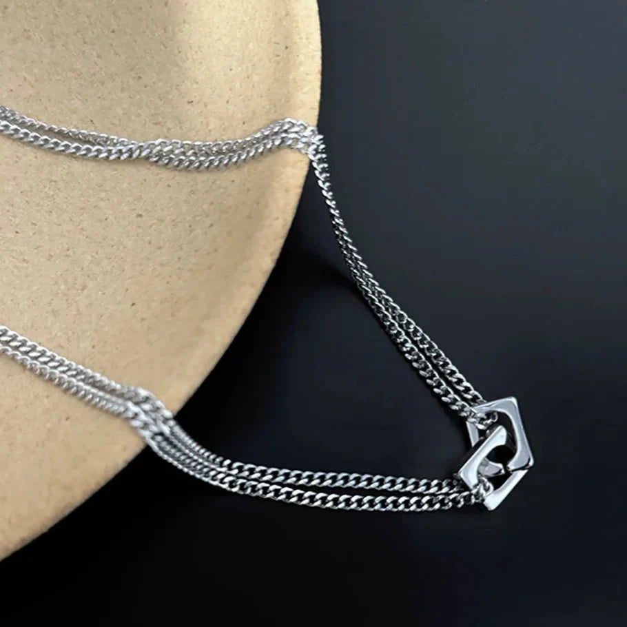 Locked Links Pendant Necklace — dettaglio del tessuto