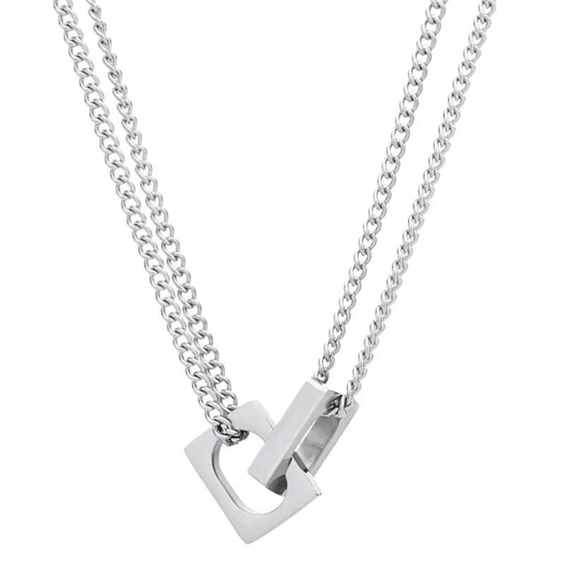 Locked Links Pendant Necklace — vista frontale