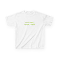 Look Cute Cause Chaos Brat Baby Tee — dettaglio
