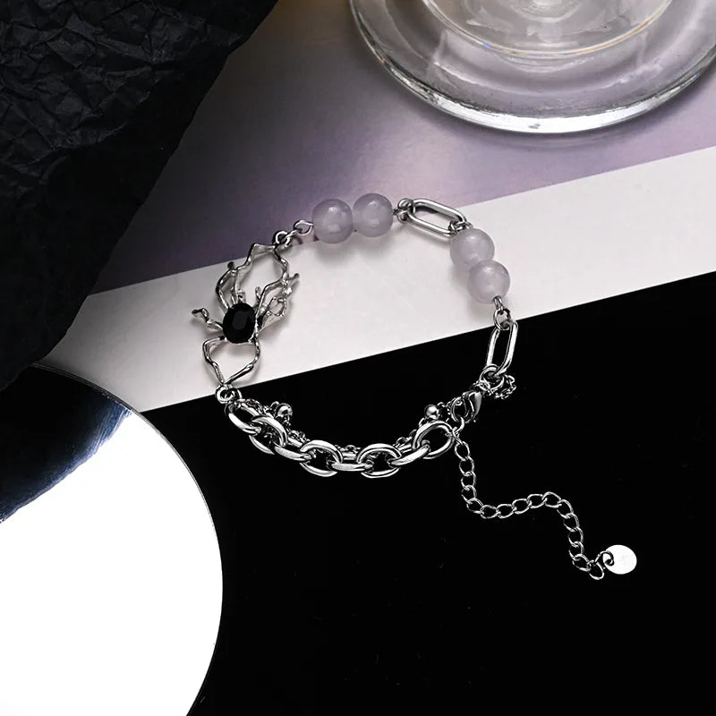 Matching Spider Necklace and Band — vista posteriore