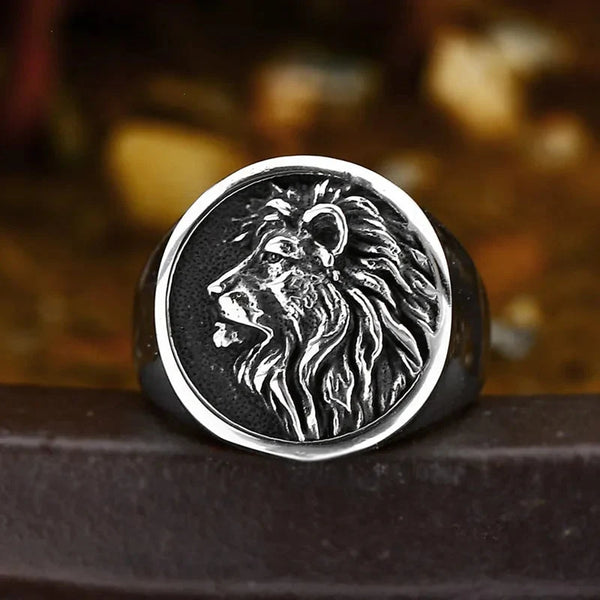 Octagonal Lion Signet Ring — vista frontale