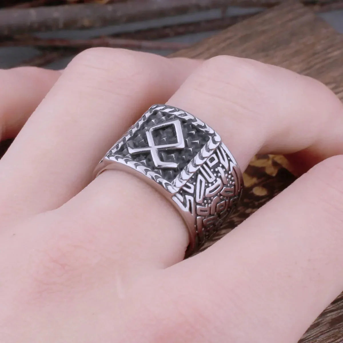 Odin Rune Ring — vista frontale