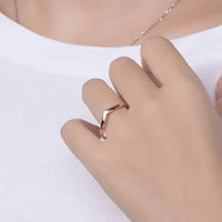 One V Shape Ring — dettaglio del tessuto