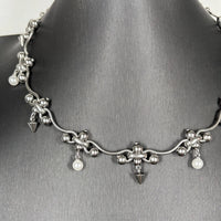 Punk Y2K Chandelier Pearl Metal Rivet Necklace — dettaglio