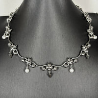 Punk Y2K Chandelier Pearl Metal Rivet Necklace — vista laterale