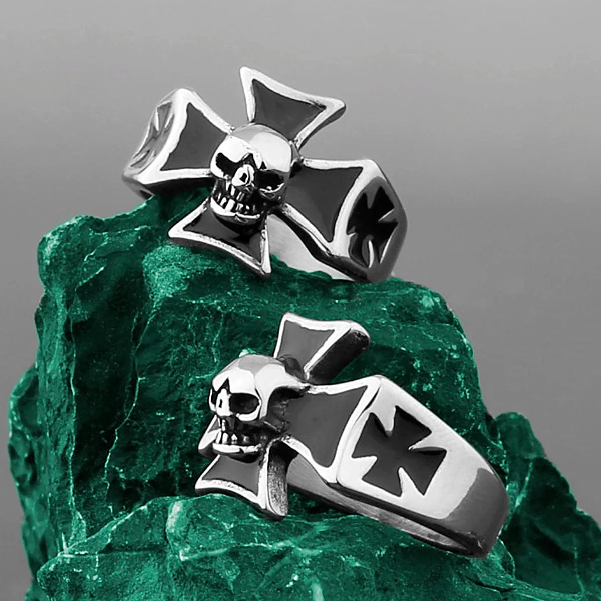 Steel Soldier Cross Ring — vista posteriore