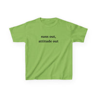 Suns Out, Attitude Out Brat Baby Tee — in alternativa
