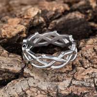 Thorn Vine Aesthetic Ring — vista posteriore