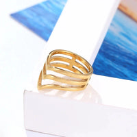 Three V Shape Ring — vista laterale