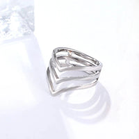 Three V Shape Ring — vista frontale