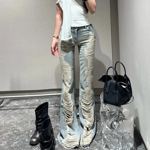 Ultra Distressed Y2K Skinny Flare Low Waisted Jeans — vista frontale