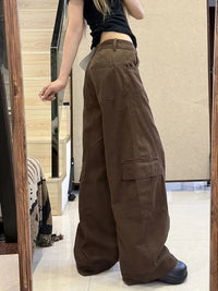 Vintage Brown Y2K Wide Leg Cargo Jeans — dettaglio della stampa