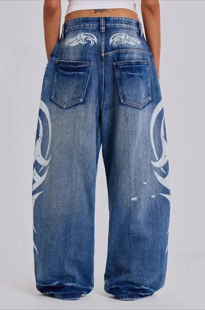 Vintage Y2K Ripped Tribal Graphic Baggy Jeans — dettaglio