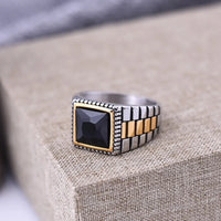 Watch Strap Stone Ring — vista frontale