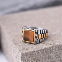Watch Strap Stone Ring — vista laterale
