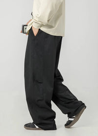 Wide Leg Curved Y2K Parachute Trousers — vista frontale