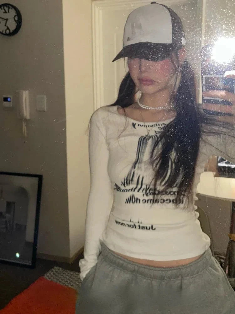 Womens Long Sleeve Y2K Graphic Top — in alternativa