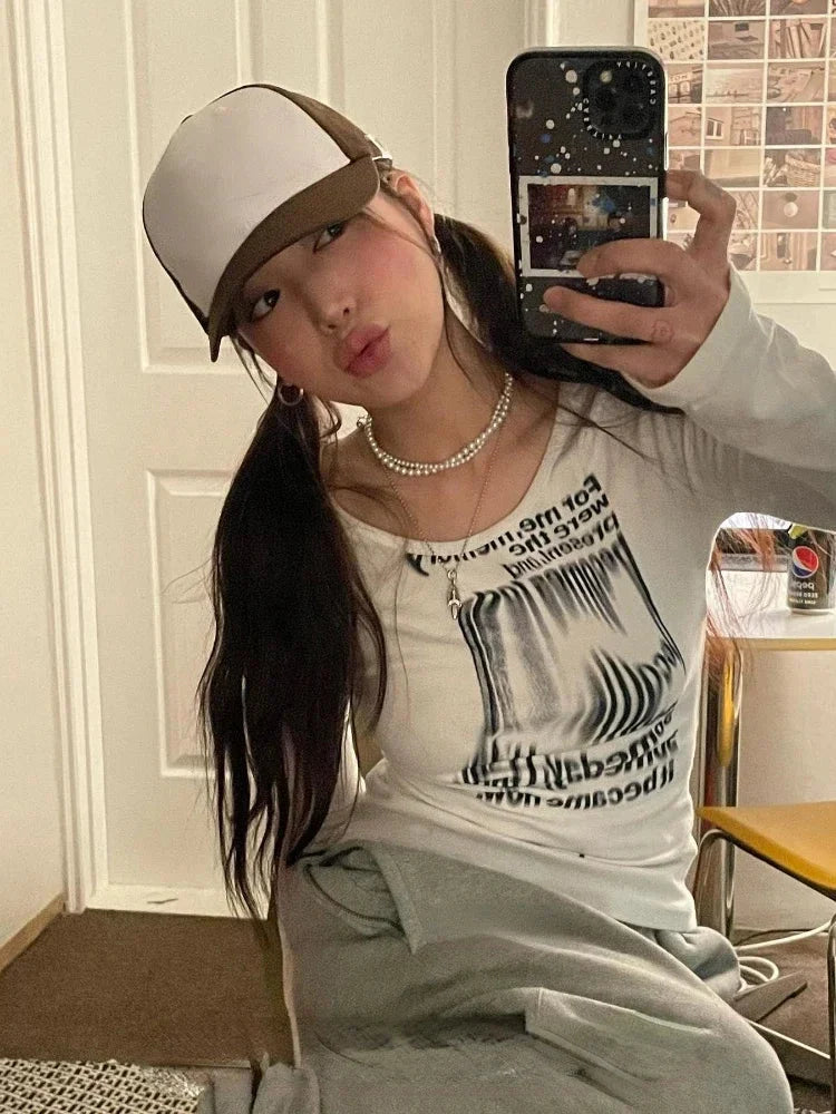 Womens Long Sleeve Y2K Graphic Top — dettaglio