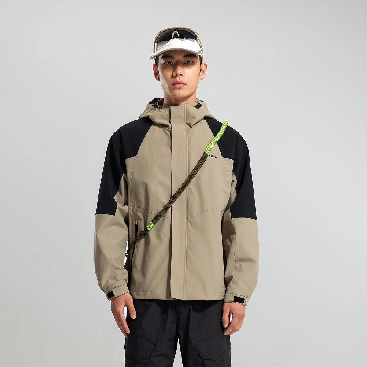 Adjustable Waterproof Windbreaker Jacket — vista posteriore