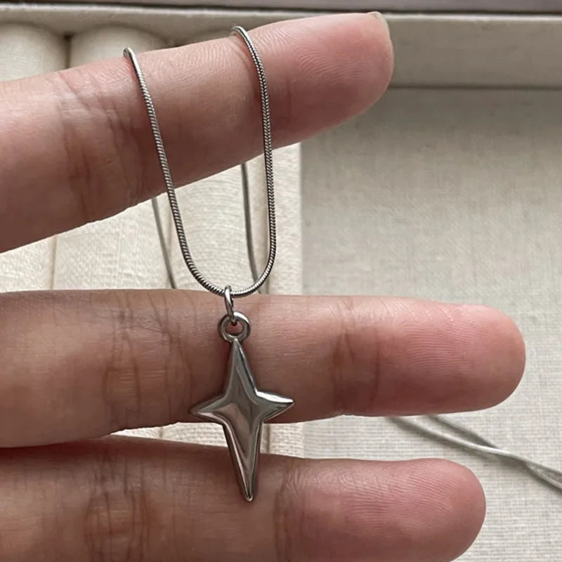 Aesthetic Star Cross Pendent Necklace — dettaglio