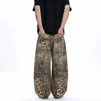 Avant Garde Leopard Print Oversized Wide Leg Barrel Jeans — dettaglio della stampa