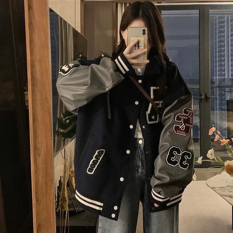 Baggy Fit Black And Grey Varsity Jacket — dettaglio della stampa