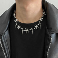 Barbed Wire Thorn Necklace — in alternativa