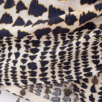 Beaded Spotted Print Mini Skirt — dettaglio della stampa