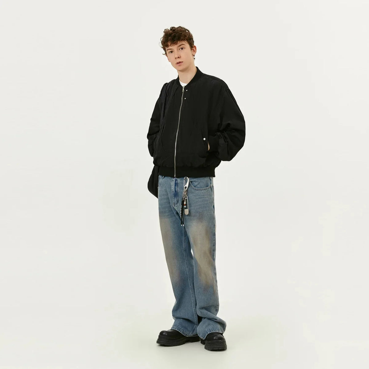 Black Short Full Zip Up Bomber Jacket — dettaglio della stampa