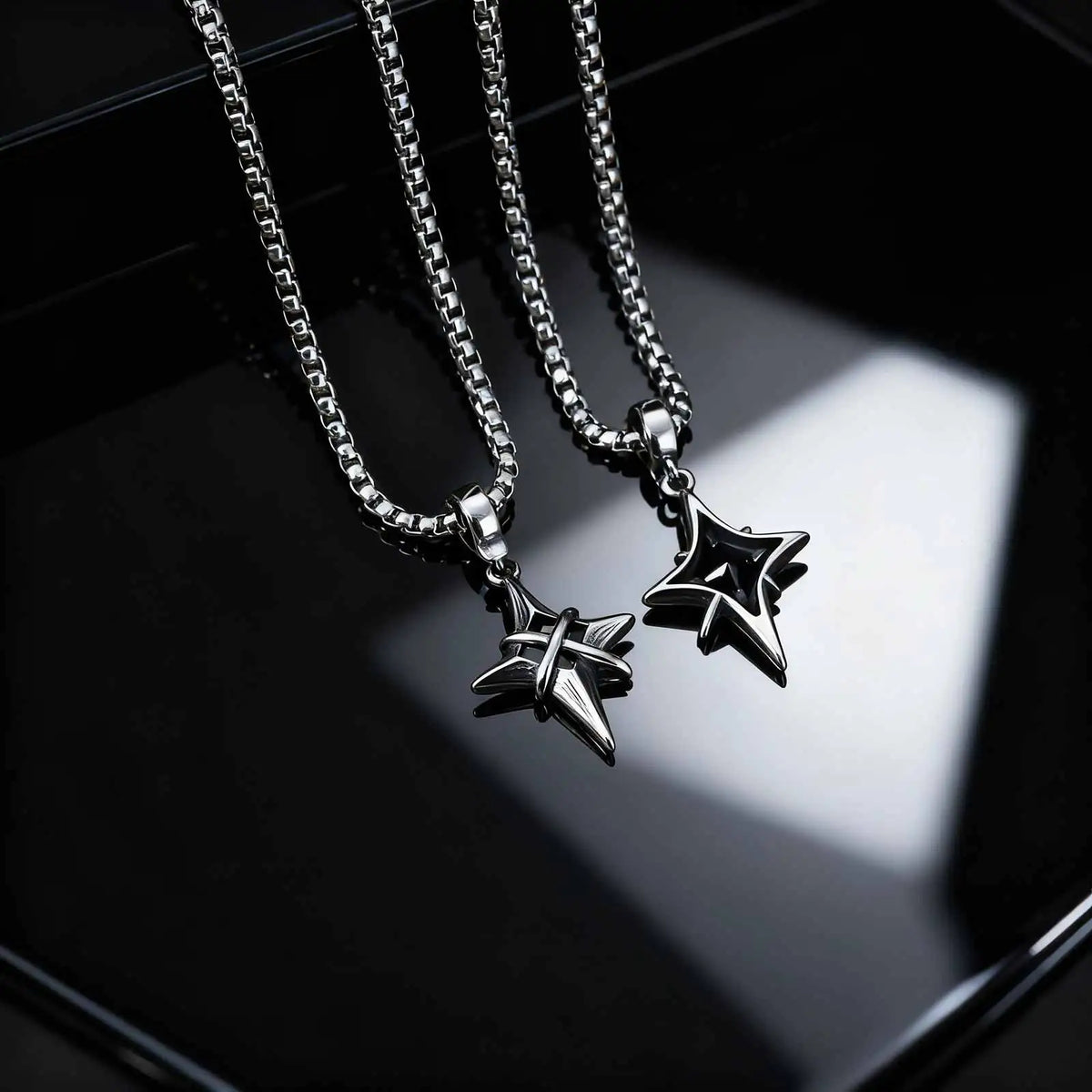 Black Zircon Star Pendant Necklace — dettaglio della stampa