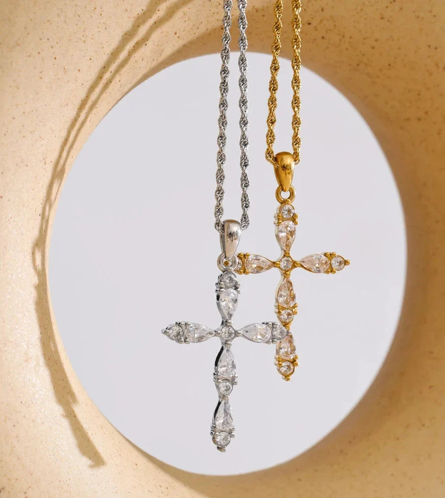 Bling Cross Pendant Necklace — in alternativa