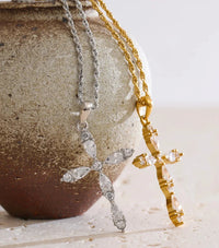 Bling Cross Pendant Necklace — vista laterale