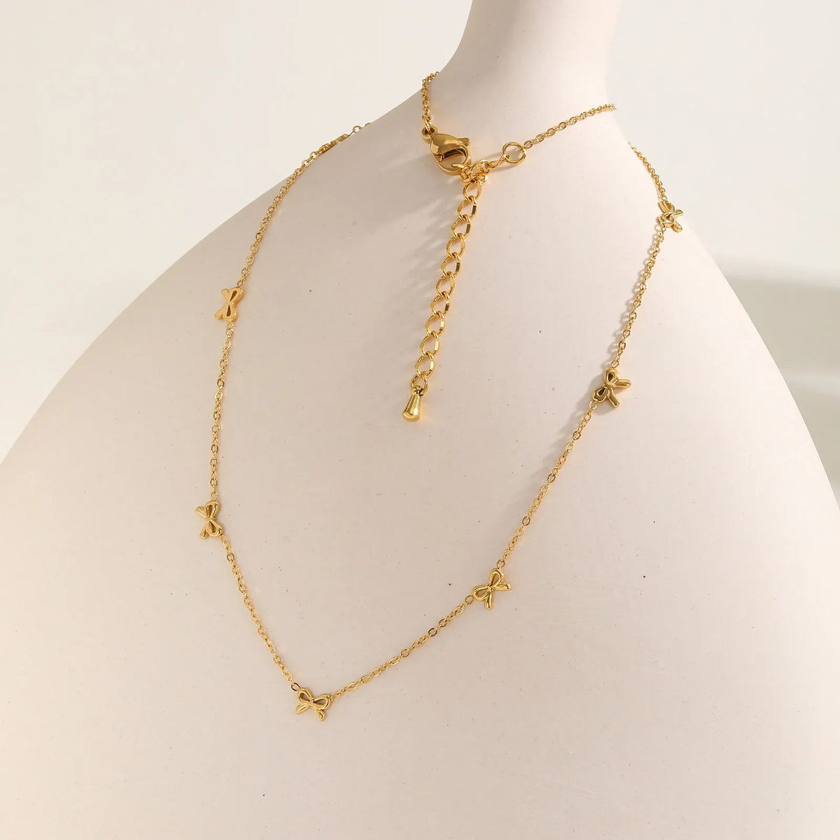 Bow Charms Necklace — in alternativa