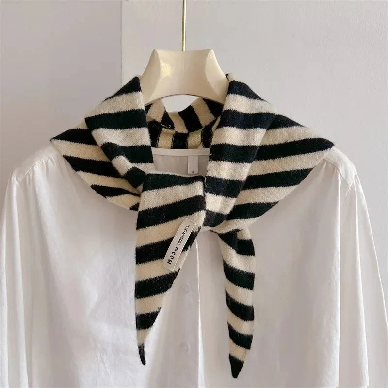British Triangle Striped Knitted Scarf — dettaglio